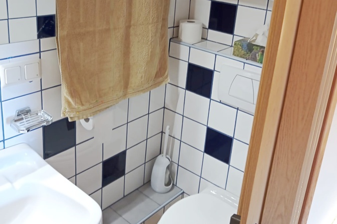 WC und Waschbecken